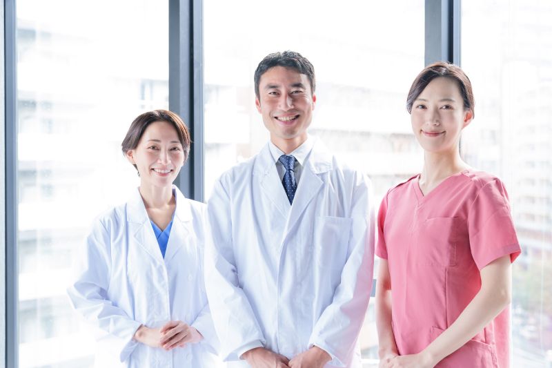 医療機関の経営効率化を実現する！オリジナル白衣・医療ユニフォーム導入のポイント